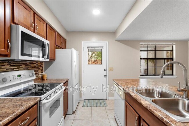 Building Photo - 4600 Lighthouse Cir