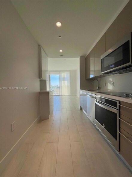 Building Photo - 2000 Metropica Wy