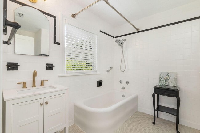 Building Photo - 3020 Vincent Rd