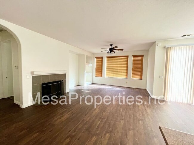 Building Photo - 12261 Luna Rd