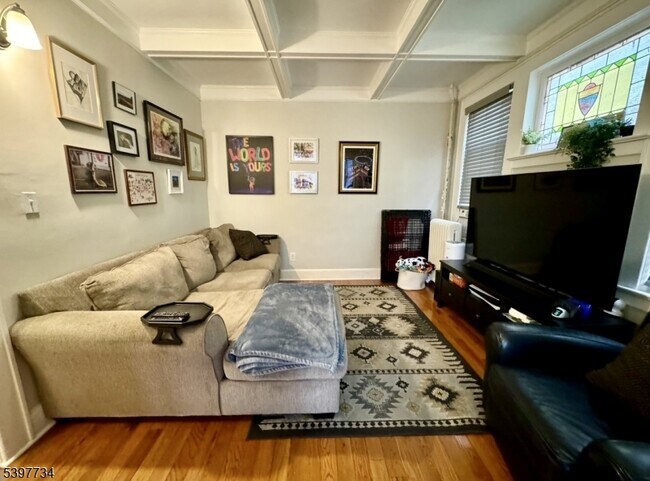 Building Photo - 10 Willowdale Ave