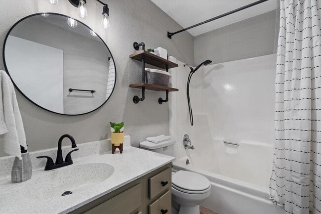 Building Photo - 200 Laurel Dr