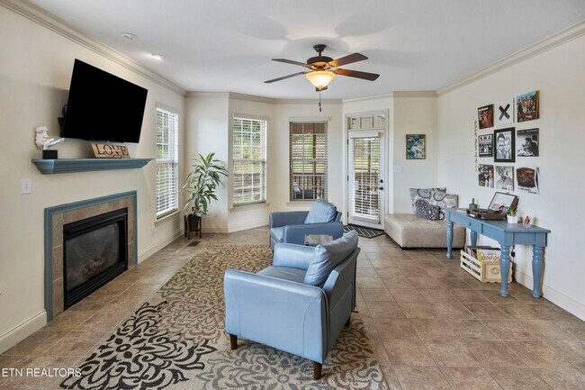 Building Photo - Luxury 5 Bedroom West Knox Home