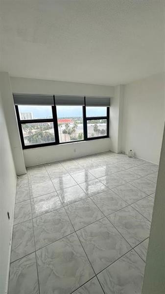Building Photo - 3800 Galt Ocean Dr