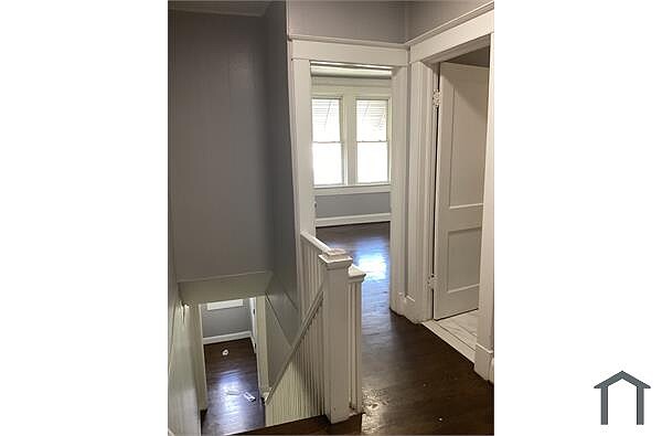 Building Photo - 3 Bedroom 2 Bathroom home