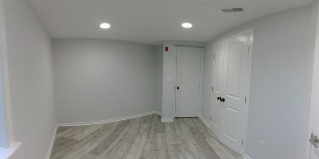 Building Photo - Incredible, modern apartment