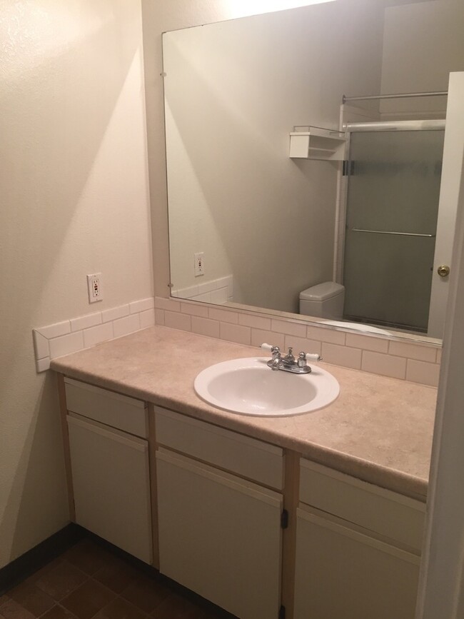 Building Photo - Glen Cove Landing Condo
