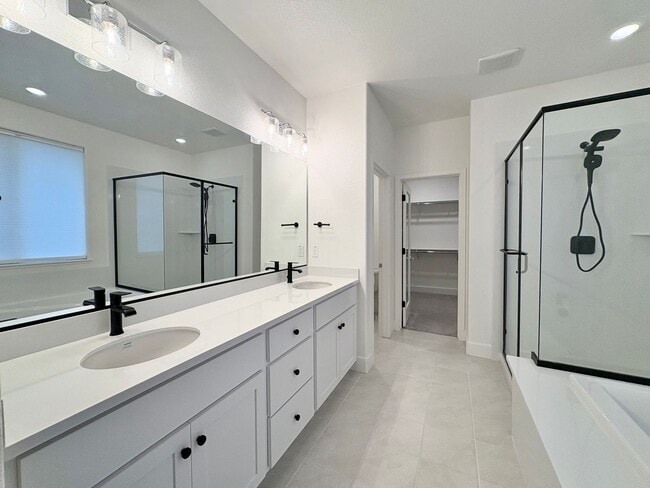 Building Photo - Beautiful 4 Bedroom 2.5 bath Home In Oakley with Solar