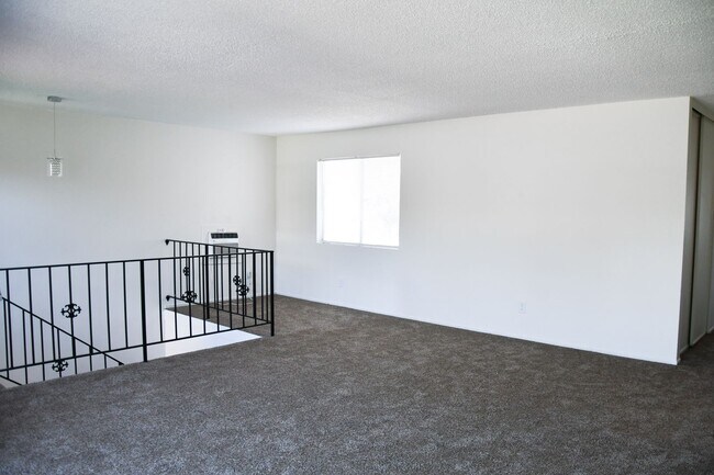 Building Photo - Tularosa (344) West