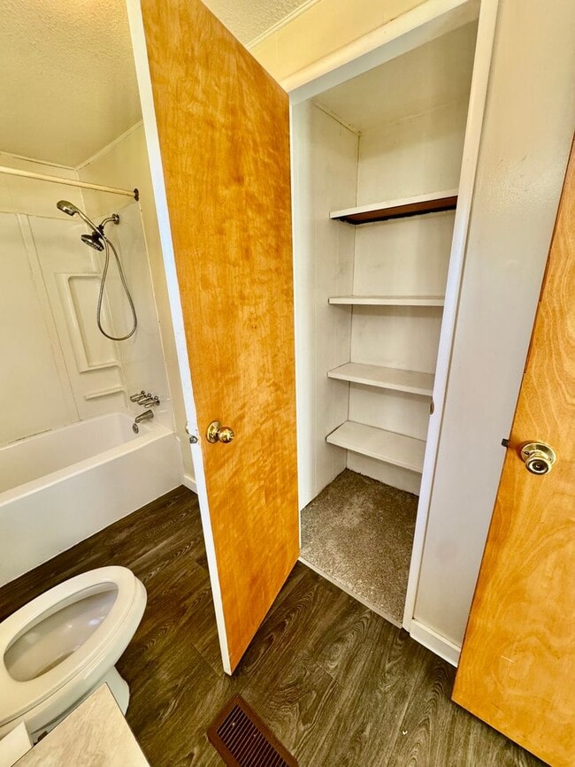 Building Photo - Large Yard 3bd 2ba Home in Long Beach!