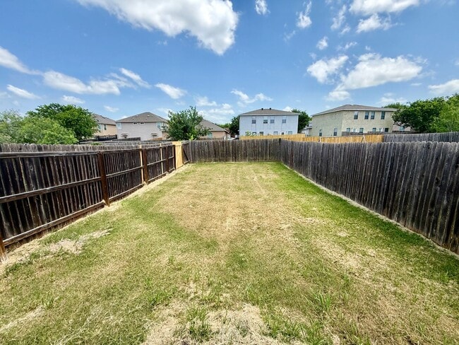 Building Photo - Beautiful 3 BR, 2.5 bath townhome located in the Judson School District