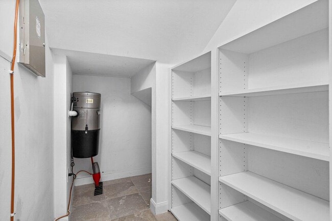 Building Photo - 2828 W Community Dr