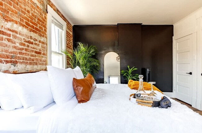 Building Photo - 575 1/2 City Park Avenue-SI ID1265608P