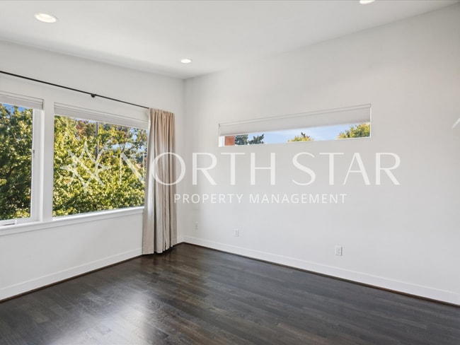 Building Photo - Contemporary Stunner in North East Portland