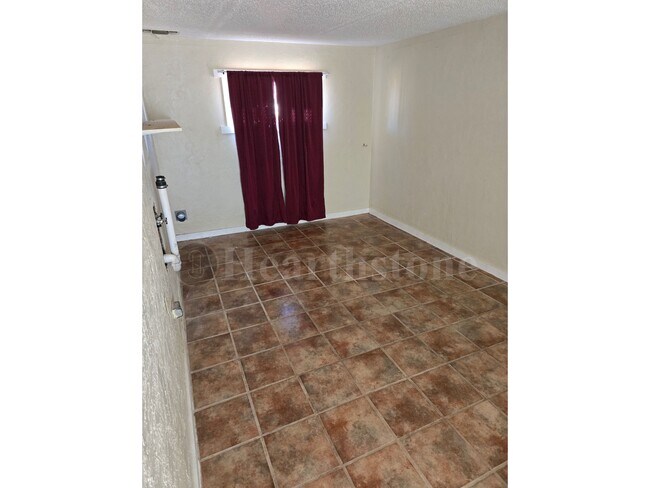 Building Photo - 717 Sandia Dr