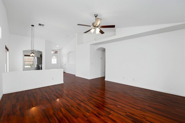 Building Photo - Well maintained 3 bedroom home in Cave Creek AZ - Available Today!