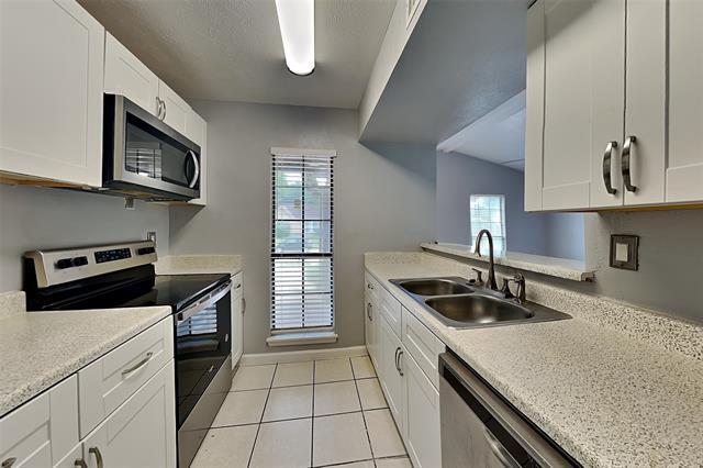 Building Photo - 420 Dollins St
