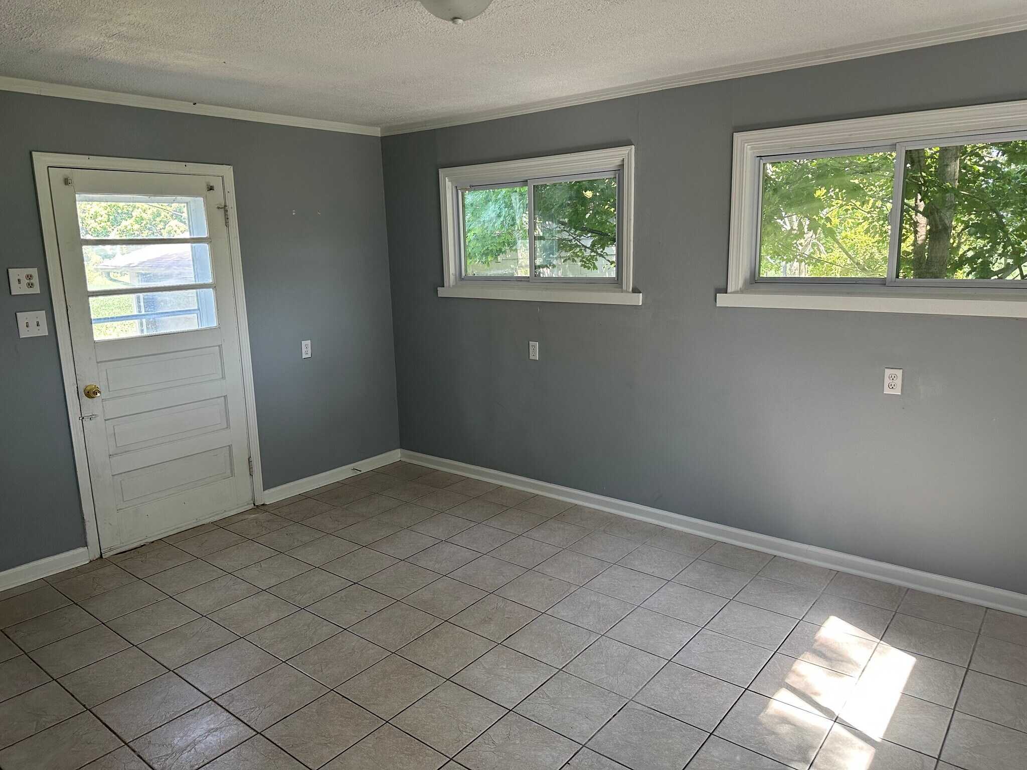 Building Photo - 1592 E 236th St