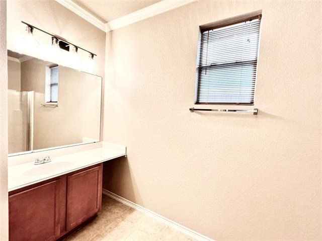 Building Photo - 2639 Blackstone Dr