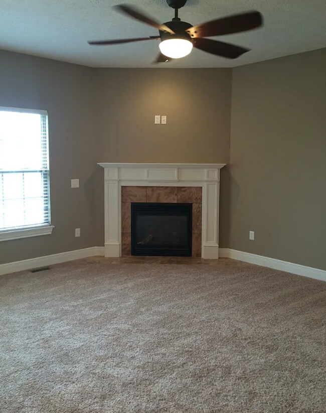 Building Photo - Fully Fenced 4 Bedroom Home - Pearson Park/Strafford MO $500 Move In Credit