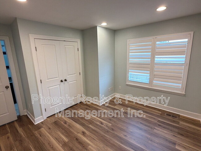 Building Photo - 454 N Finch Ave