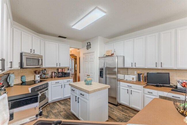 Building Photo - 8303 Hayden Cove Dr