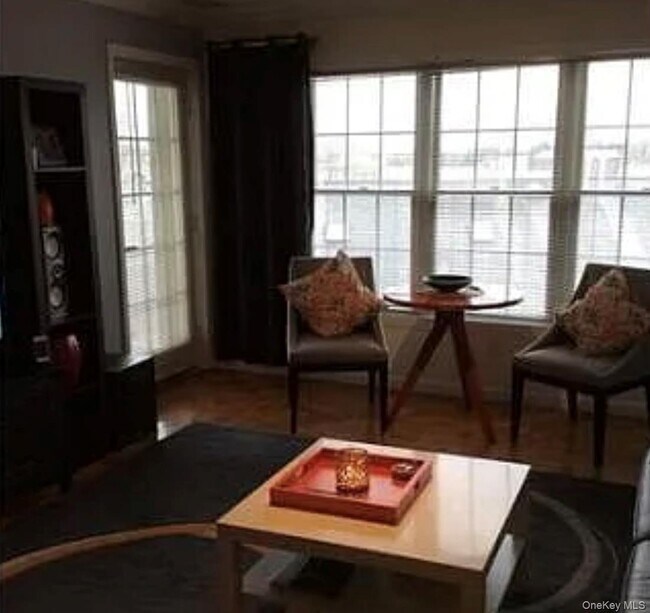 Building Photo - 3 Cross St