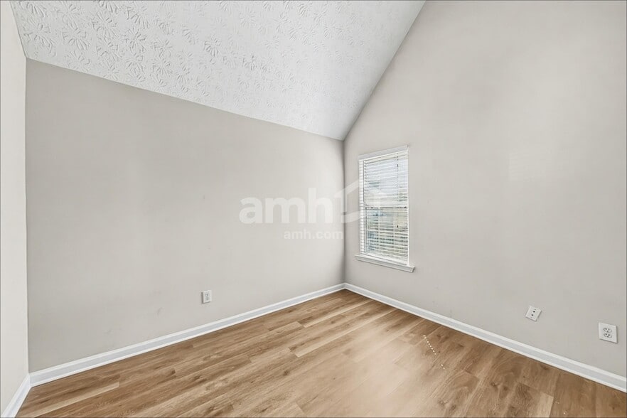 Building Photo - 170 Labrea Blvd