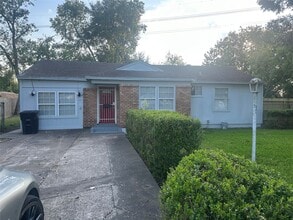 Building Photo - 9301 Chesterfield Dr