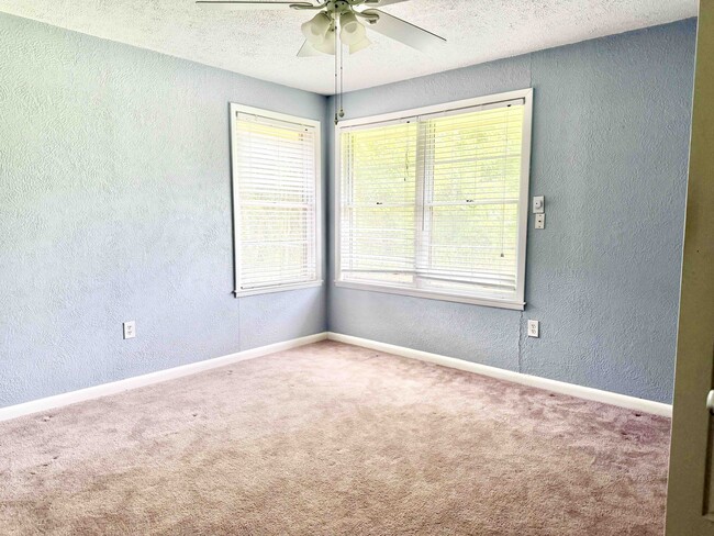 Building Photo - 9384 S Riveroaks Dr
