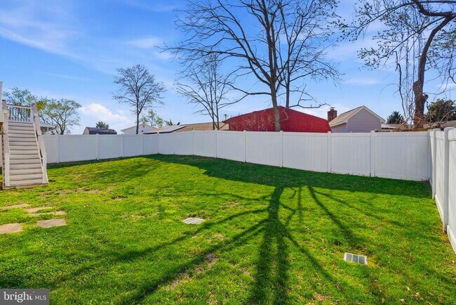 Building Photo - 7897 Pavilion Dr