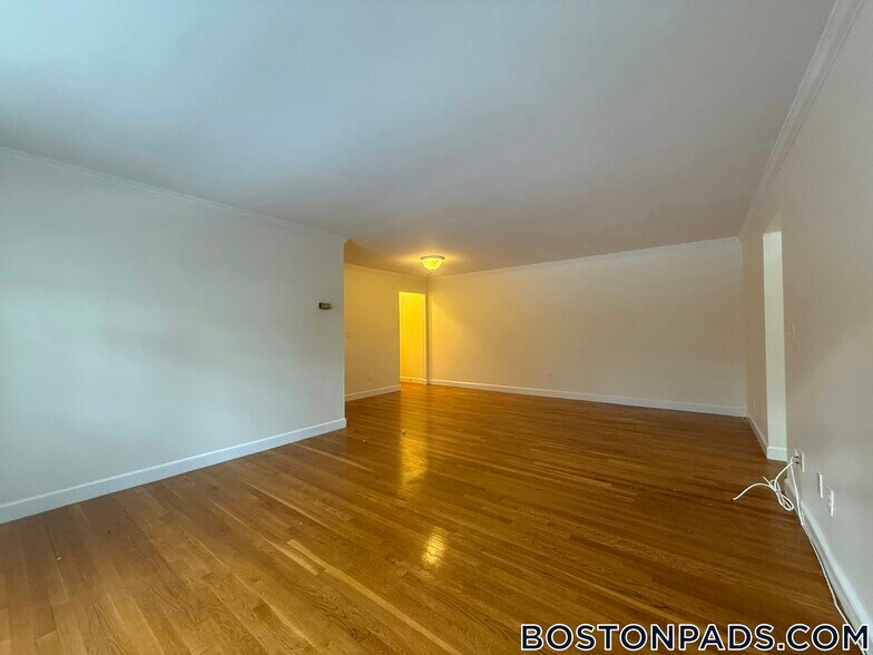 Building Photo - 17 Captain Parker Arms