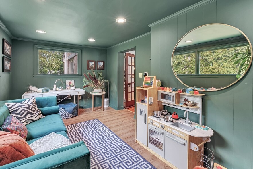 Building Photo - 26 Pearsall Pl