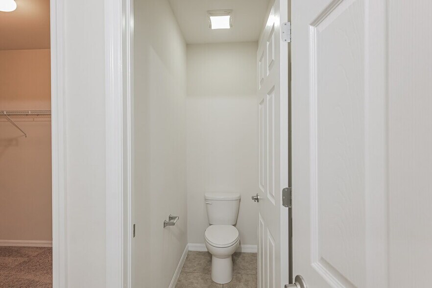 Building Photo - 203 NE 9th Ave