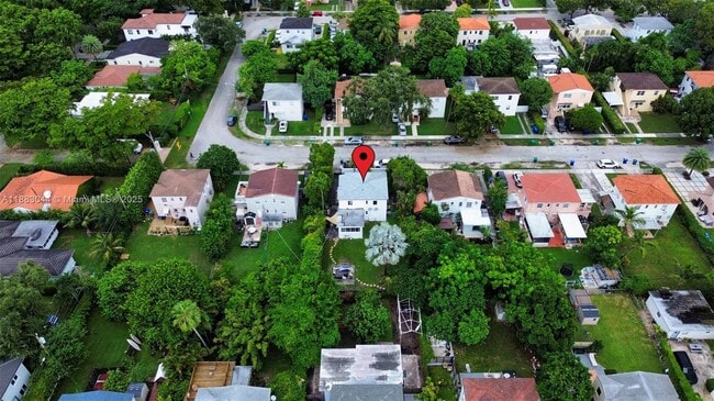 Building Photo - 3770 SW 27th St