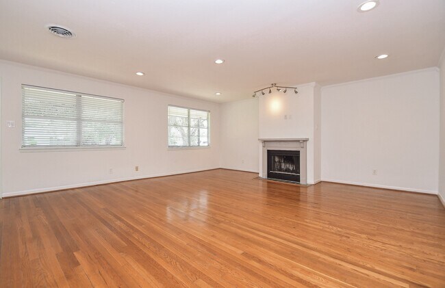 Building Photo - 6602 Housman