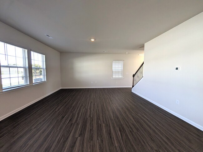 Building Photo - 5501 Hydrangea St