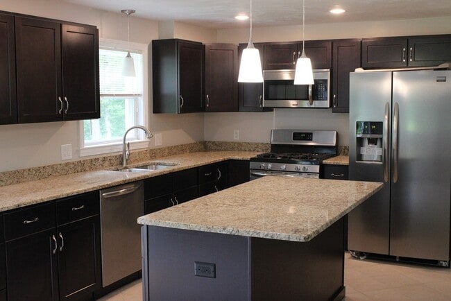 Building Photo - 48 Colonial Way