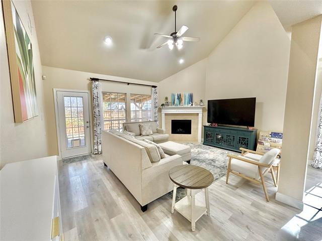 Building Photo - 2122 Trickling Creek Dr