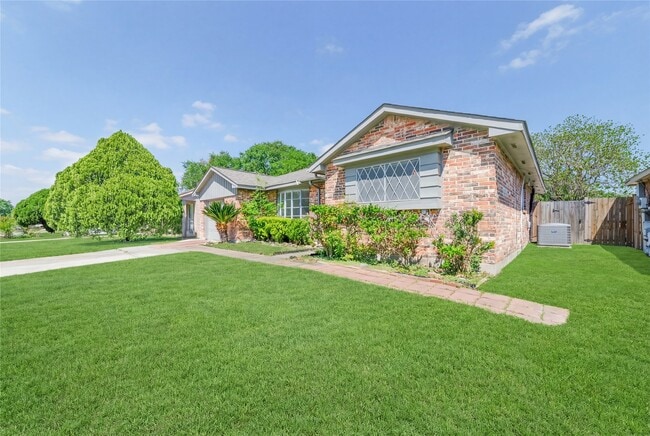 Building Photo - 10830 Sela Ln