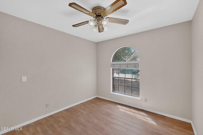Building Photo - 7419 Mission Viejo Dr