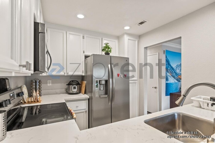 Building Photo - 5288 Makati Cir