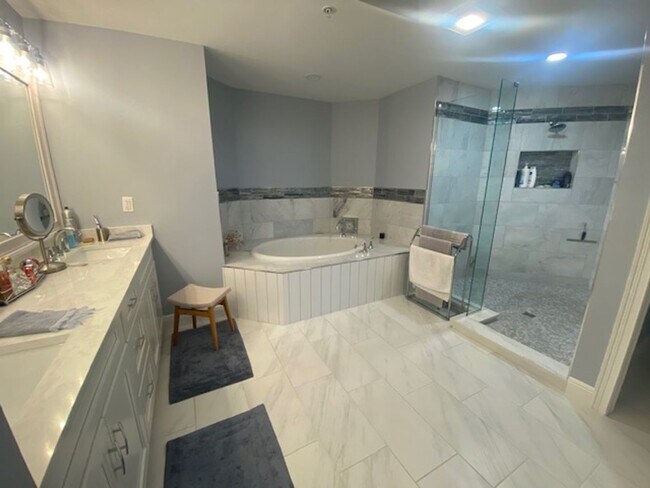Building Photo - 15160 Harbour Isle Dr