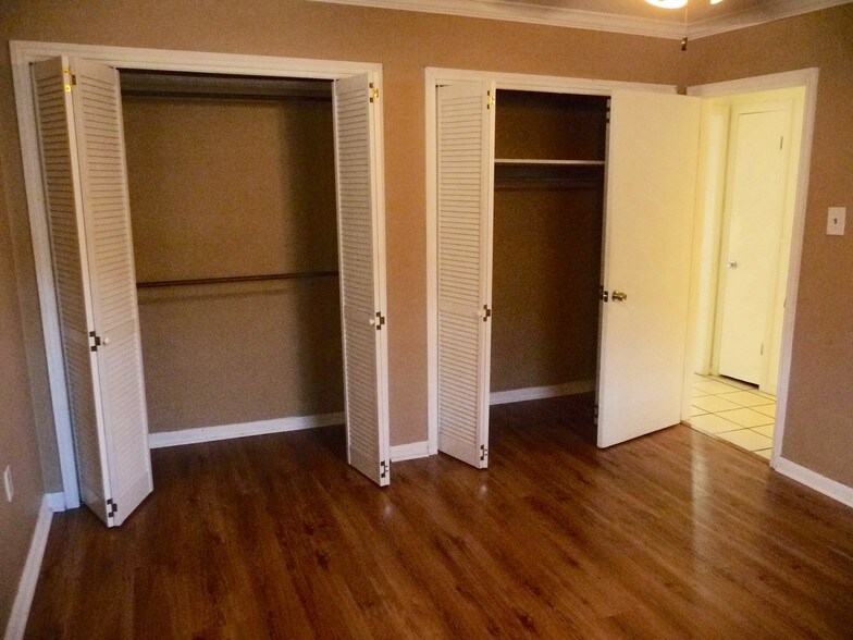 Master Bedroom Closet - 4932 Ithaca St