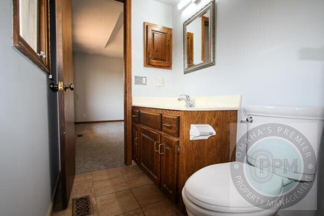 Building Photo - 5614 N 116th Ave