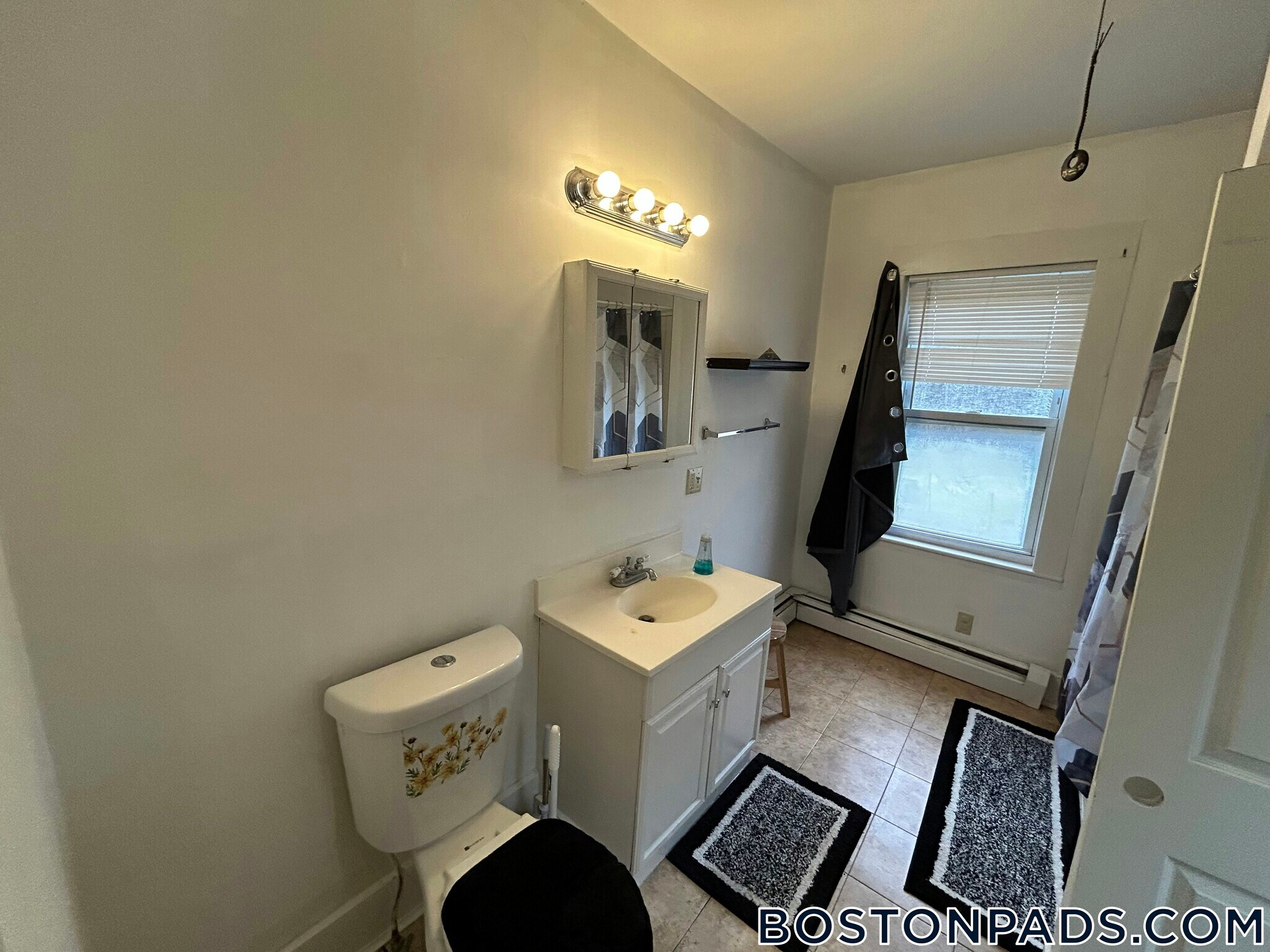 Building Photo - 60 Old Common Rd