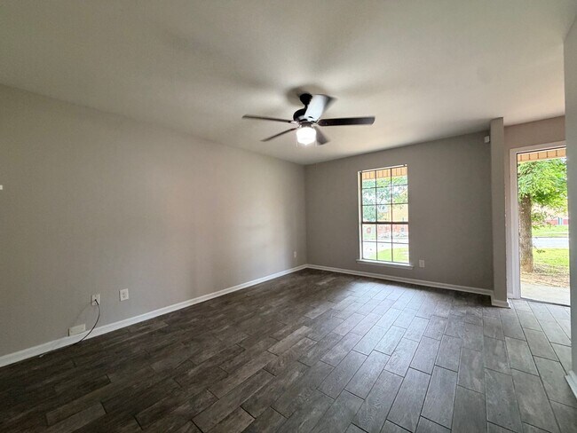 Building Photo - 8702 White Rock Ln