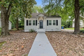 Building Photo - 207 Windsor Dr