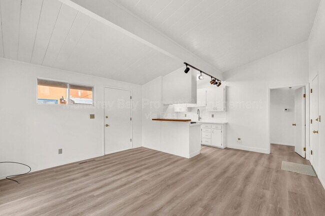 Building Photo - 215 Willow St