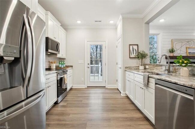Building Photo - 3009 Ridge Dr